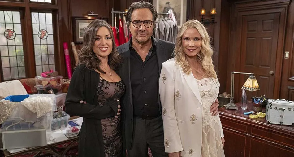 Elsa Esnoult avec Thorsten Kaye (Ridge) et Katherine Kelly Lang (Brooke) - crédit : BELL-PHILLIP PRODUCTIONS, INC. Sean Smith.