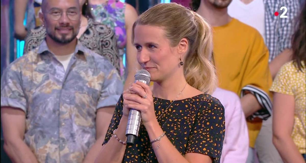 N’oubliez pas les paroles : Nagui stoppe Caroline, la maestro éliminée sur France 2 ?