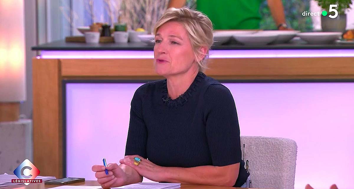 Anne-Elisabeth Lemoine annonce un départ inattendu dans C à vous