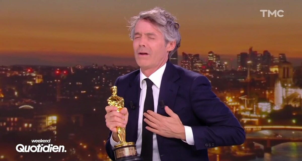 Quotidien : Yann Barthès reçoit un oscar sur le plateau de l’émission