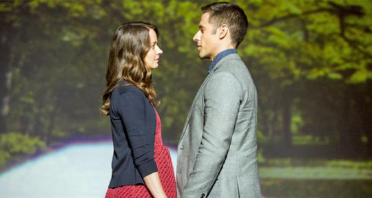 Un roman d’amour (TF1) : Amy Acker (Person of Interest) et Dylan Bruce (Arrow) vivent une passion à « l’eau de rose »