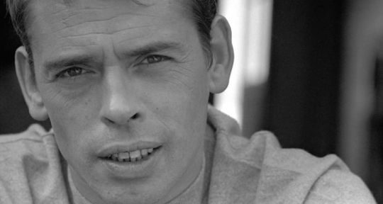 Un jour, une histoire : Jacques Brel, un parcours semé d’embûches, avec le témoignage de France et Isabelle