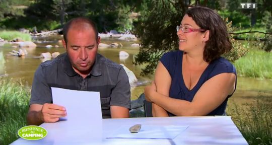  Bienvenue au camping : Aude et Yannick touchés par la déclaration d’amitié de Caroline et Alain, avant l’entrée en scène de Valérie et Eric