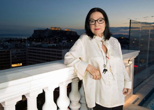 Nana Mouskouri : la chanteuse aux 450 millions de disques