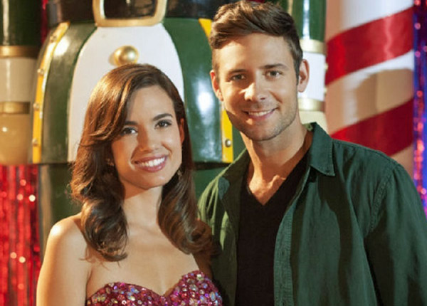 La plus belle fête de Noël (M6) : Torrey DeVitto délaisse Melissa Hastings de Pretty Little Liars