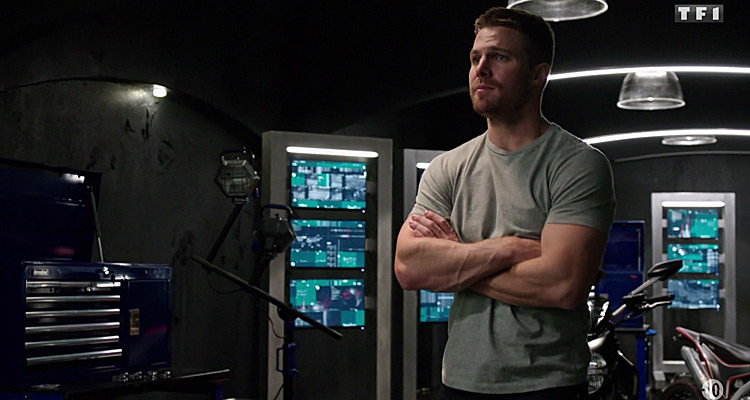 Arrow, saison 5 : TF1 change de stratégie et mise sur The Voice pour booster Oliver Queen (Stephen Amell)