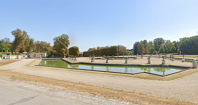 Saint-Cloud, les secrets d’une mégastructure : pourquoi le château du domaine a été entièrement détruit ? (RMC Découverte)