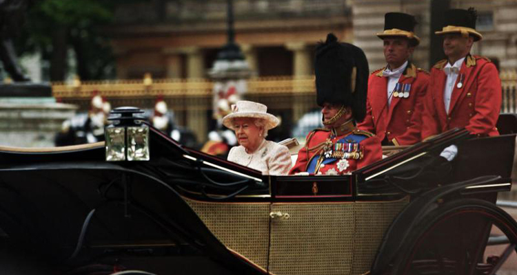 Un jour, une histoire : Laurent Delahousse dévoile les secrets de la reine Elizabeth II