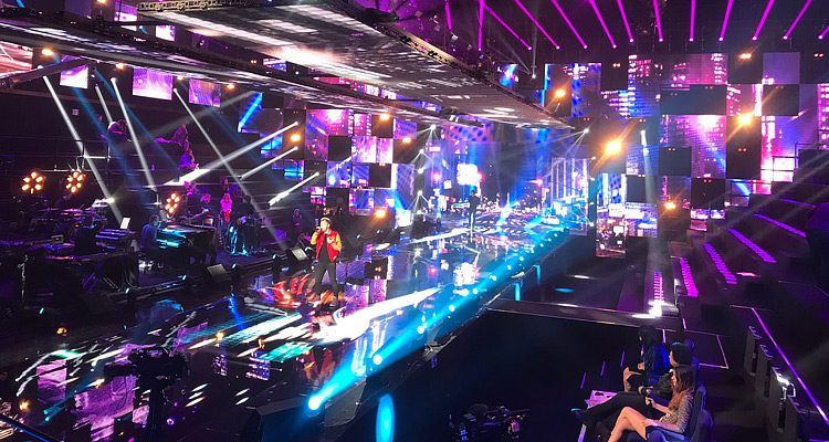 Nouvelle Star 2017, les coulisses : un plafond d’écrans aériens de 12 tonnes et un catwalk inédits en télévision [PHOTOS]