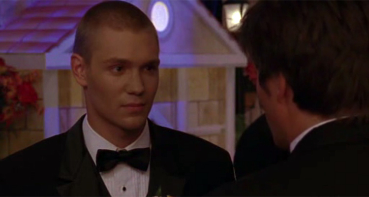 Les Frères Scott : Lucas (Chad Michael Murray) mal en point, Nathan (James Lafferty) brisé par un départ